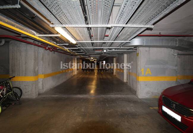 Apartment in a Complex with Swimming Pools in Kucukcekmece 10