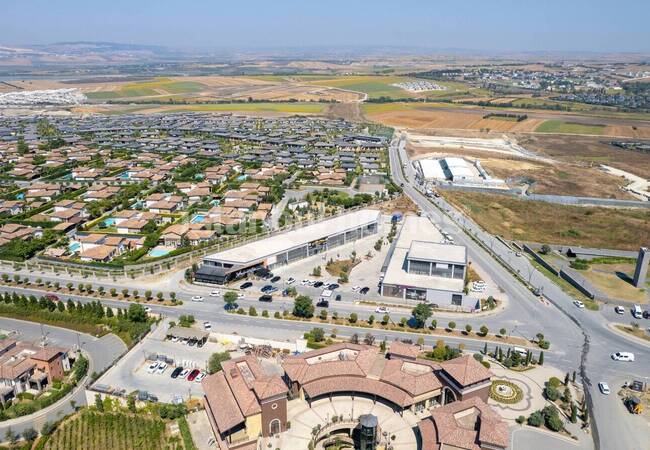 Shops in Open-air Shopping Center in Istanbul Buyukcekmece 1
