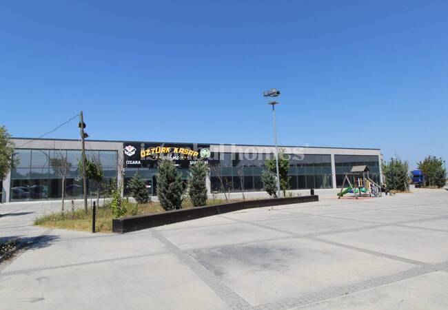 Shops in Open-air Shopping Center in Istanbul Buyukcekmece 8