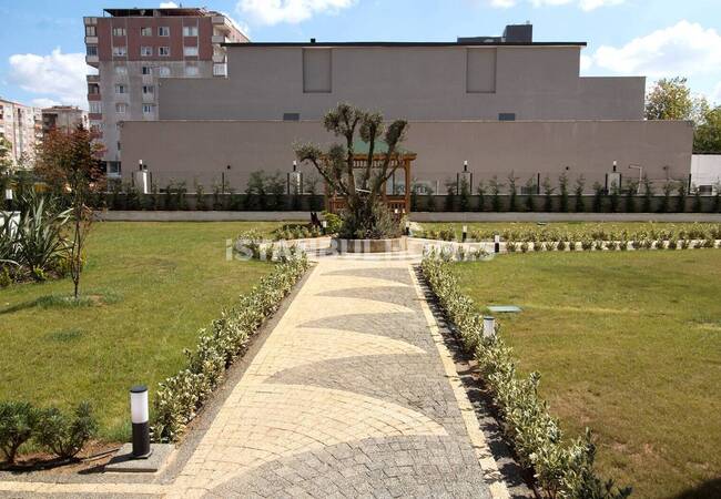 伊斯坦布尔桑贾克特佩带公共游泳池的房地产 10