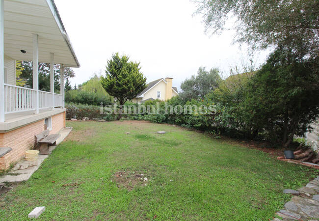 İstanbul Büyükçekmece'de Bahçeli ve 4 Yatak Odalı Tripleks Villa 5