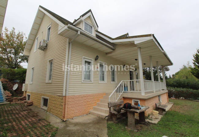 İstanbul Büyükçekmece'de Bahçeli ve 4 Yatak Odalı Tripleks Villa 3