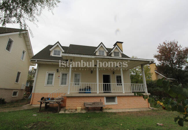 İstanbul Büyükçekmece'de Bahçeli ve 4 Yatak Odalı Tripleks Villa 1