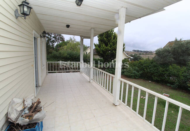 İstanbul Büyükçekmece'de Bahçeli ve 4 Yatak Odalı Tripleks Villa 8