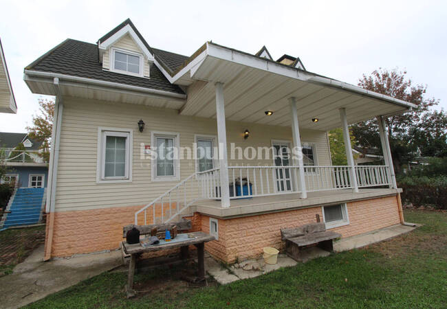 İstanbul Büyükçekmece'de Bahçeli ve 4 Yatak Odalı Tripleks Villa 2