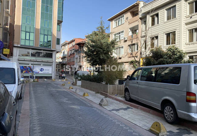 Penthouse with High Rental Income Potential in Istanbul Kadikoy 2