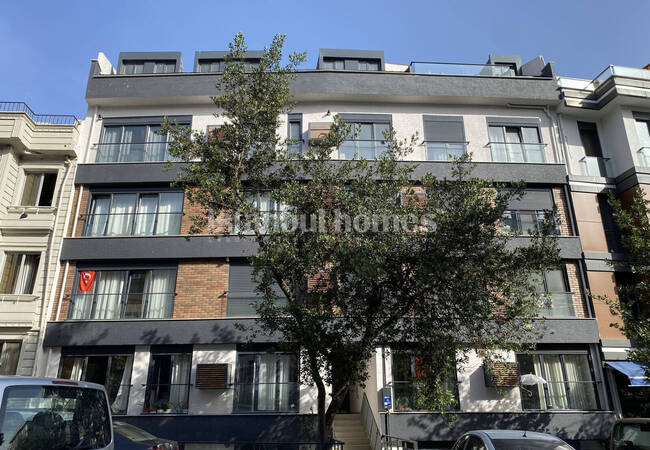 Penthouse with High Rental Income Potential in Istanbul Kadikoy