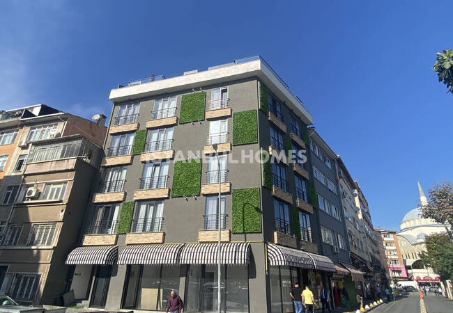 卡德柯伊黄金地段的商业地产 1