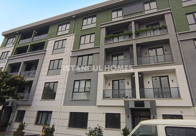 Middle Floor Ready to Move Flat in İstanbul Beyoğlu 2