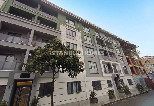Middle Floor Ready to Move Flat in İstanbul Beyoğlu 3