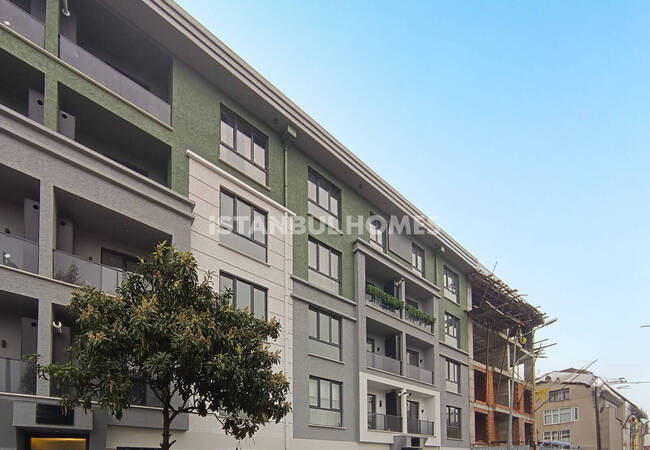 Middle Floor Ready to Move Flat in İstanbul Beyoğlu 4