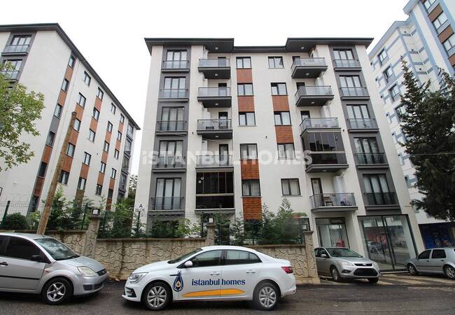 3-bedroom Apartment in Complex Close to Airport in Istanbul Tuzla