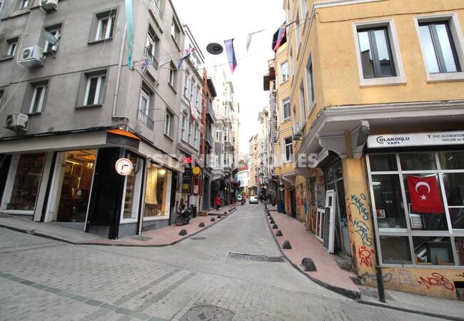 İstanbul Beyoğlu'nda Galata Kulesi Manzaralı Eşyalı Daire 3