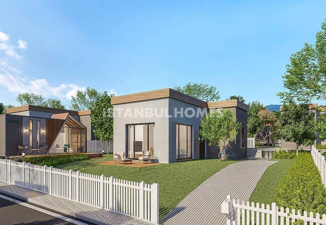 İstanbul Arnavutköy'de Özel Bahçeli ve Göl Manzaralı Evler 3