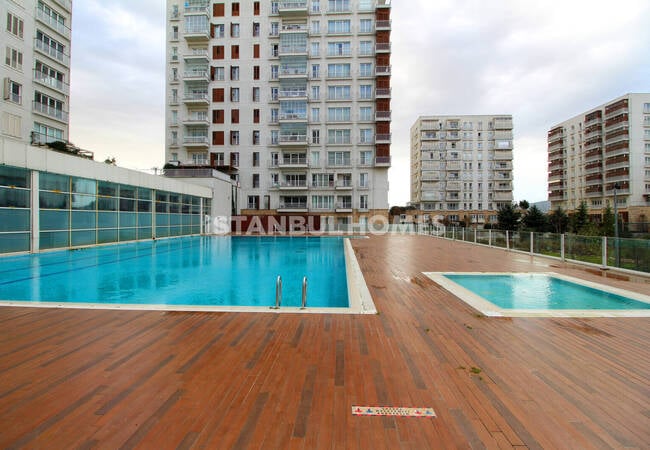 Apartment in a Complex with Swimming Pool in Sancaktepe İstanbul 2