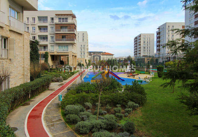 Apartment in a Complex with Swimming Pool in Sancaktepe İstanbul 6