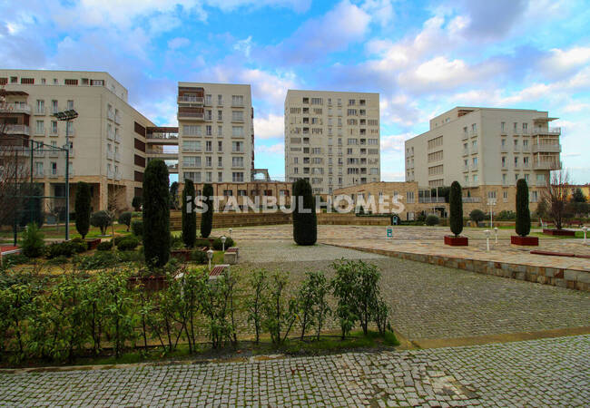 Apartment in a Complex with Swimming Pool in Sancaktepe İstanbul 9