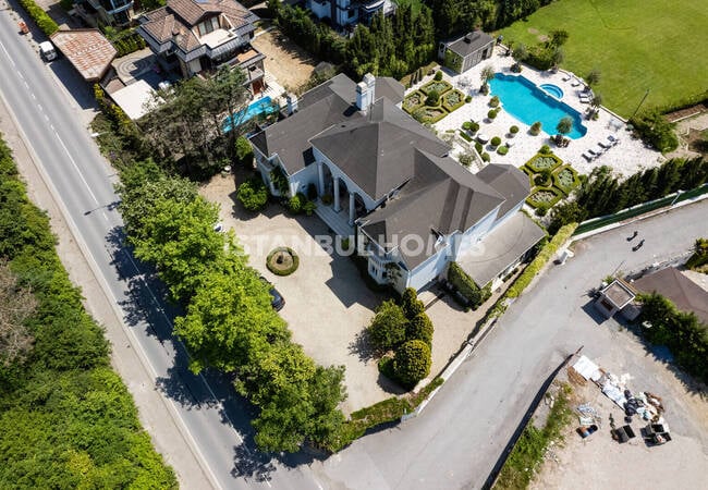 Mansion with Large Usage Spaces in Eyupsultan Istanbul 4