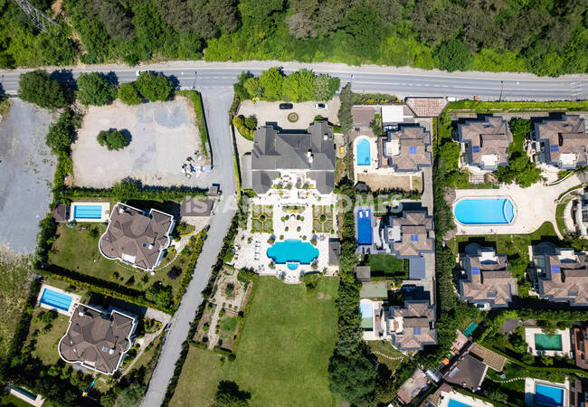 Mansion with Large Usage Spaces in Eyupsultan Istanbul 5