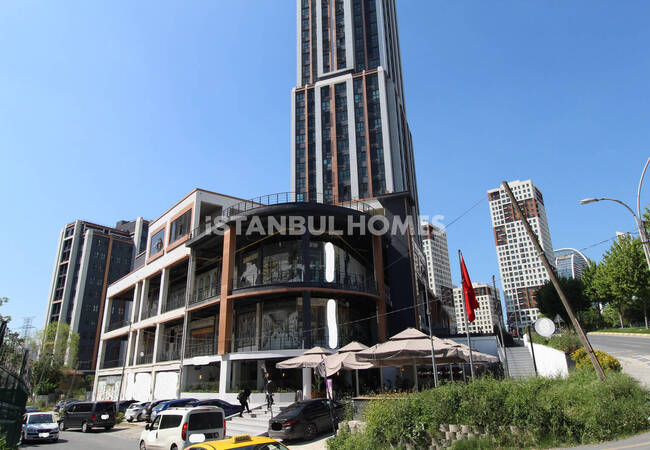 Магазины рядом с автомагистралями и метробусом в Эсеньюрте 1