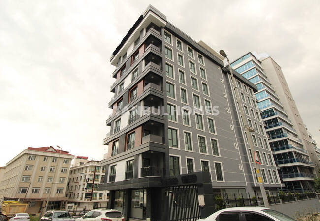Apartments in a Complex on Link Road in Esenyurt 1