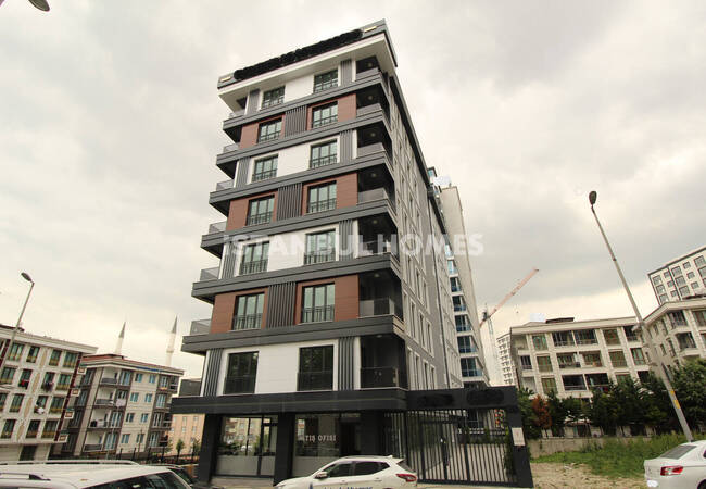 Apartments in a Complex on Link Road in Esenyurt