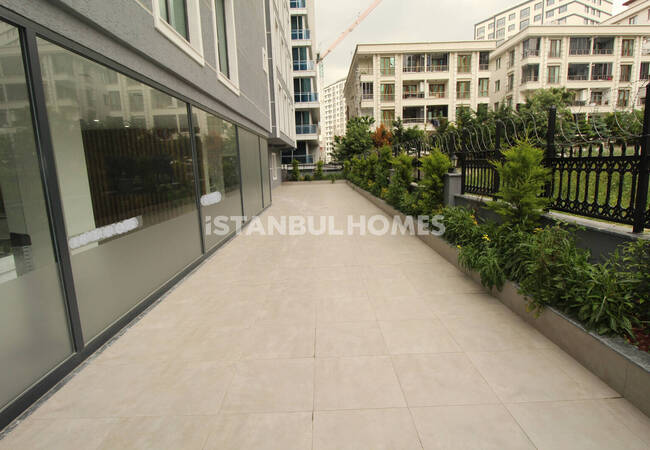 Apartments in a Complex on Link Road in Esenyurt 2