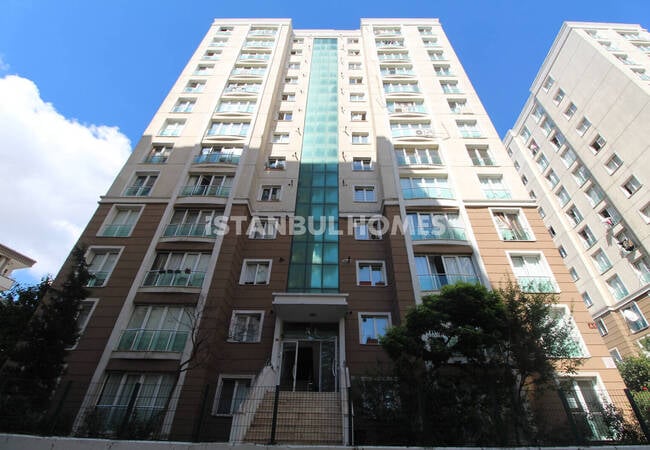 3-bedroom Flat in a Complex Near Main Road in Istanbul Esenyurt