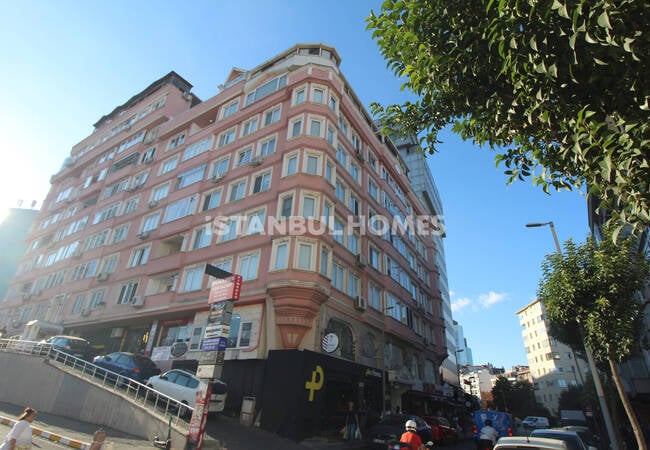 3-bedroom Flat in a Complex Near Amenities in Istanbul Sisli