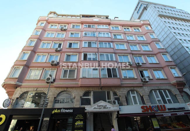 3-bedroom Flat in a Complex Near Amenities in Istanbul Sisli 1