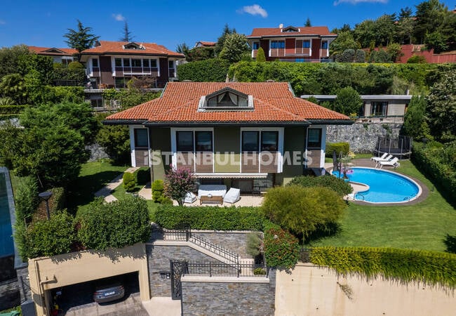 Freistehendes Haus Mit Meerblick Und Pool In Istanbul Sariyer