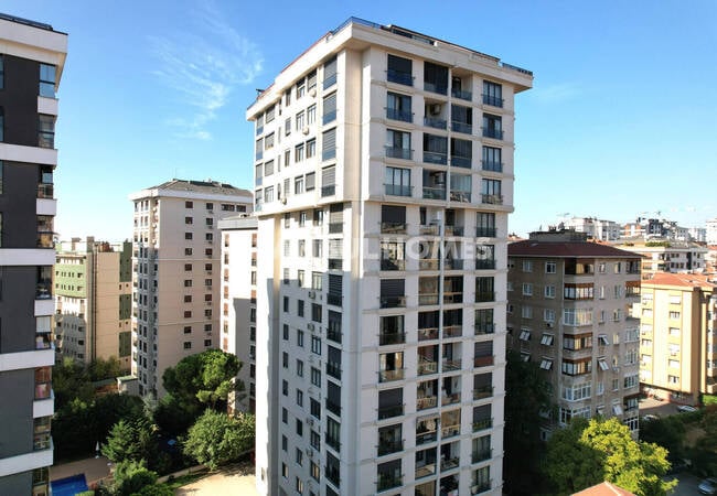 Renovated Key-ready Flat Near the Metro in Istanbul Kadikoy