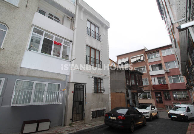 Möbliertes Gebäude Mit Stadtblick In Fatih Istanbul