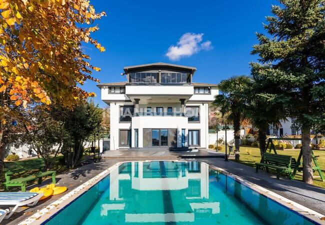 Superbes Maisons À Istanbul Avec Piscine Privée Et Jardin