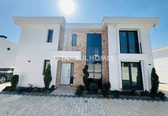 Tuzla'da Güvenlikli Sitede Doğa Manzaralı Evler 1