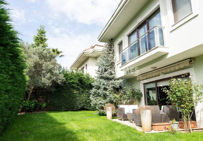 İstanbul Çekmeköy'de Doğa Manzaralı Şık Villalar 2