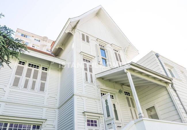 خانه ۷ خوابه با باغ محوطهسازی شده در کادیکوی 1