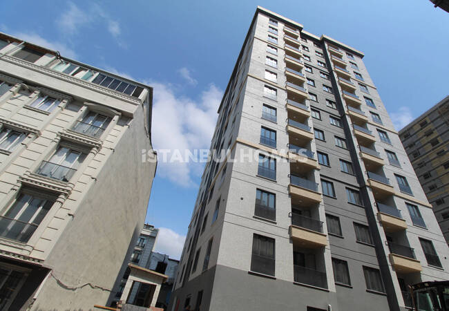 Newly-built Flat Near Highway in İstanbul Sultangazi