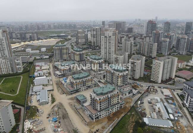 Flats in a Gated Complex in İstanbul Başakşehir 1