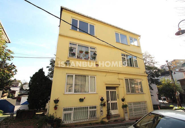 Spacious 3-bedroom Flat Near the Bosphorus