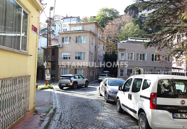 Spacious 3-bedroom Flat Near the Bosphorus 2