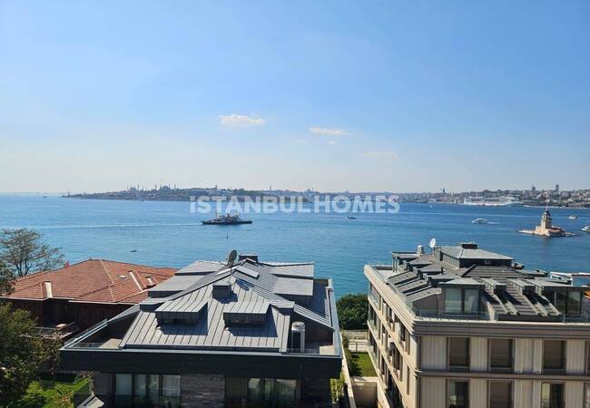 İstanbul Üsküdar'da Otoparklı Sitede Boğaz Manzaralı 8+1 Daire