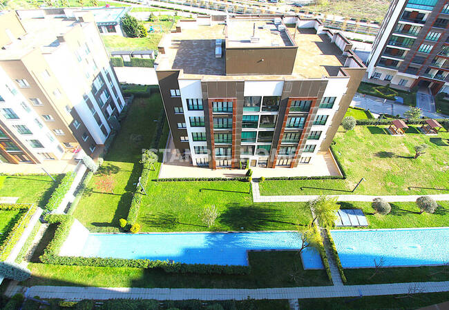 Istanbul Homes ® تقدم شققاً للبيع في بيليكدوزو. الشقق الواسعة بالقرب من المرسى تقع في مجمع مع مسبح، وأمن، وكراج للسيارات. 7