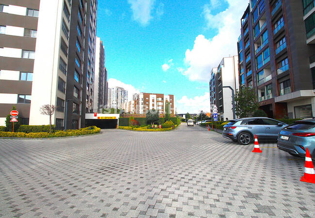 Istanbul Homes ® تقدم شققاً للبيع في بيليكدوزو. الشقق الواسعة بالقرب من المرسى تقع في مجمع مع مسبح، وأمن، وكراج للسيارات. 10