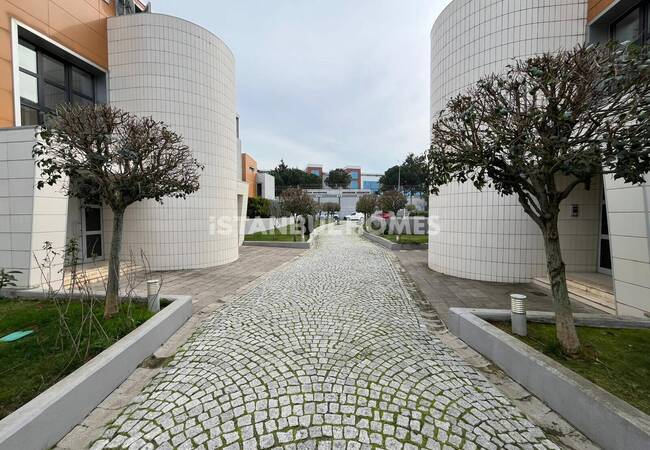 Duplex Apartment in a Complex Close to the Metro in Istanbul 14