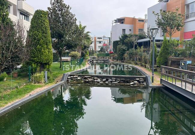 Duplex Apartment in a Complex Close to the Metro in Istanbul 10