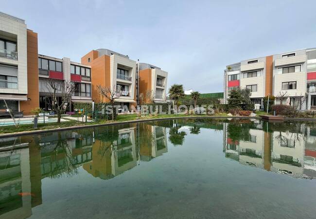 Duplex Apartment in a Complex Close to the Metro in Istanbul 4