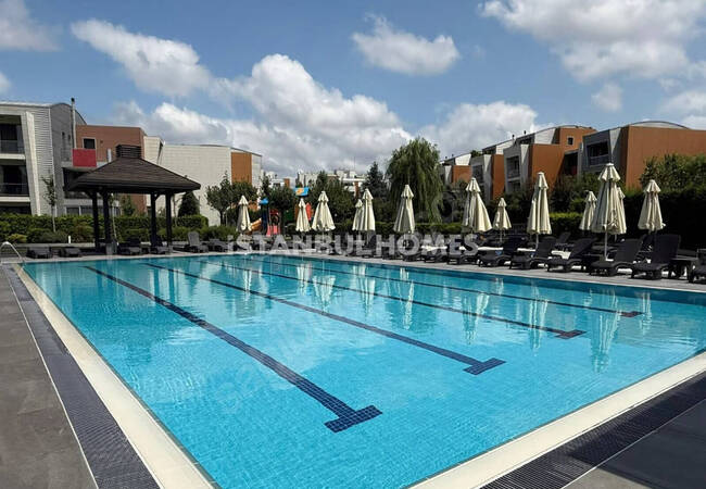 Duplex Apartment in a Complex Close to the Metro in Istanbul 11