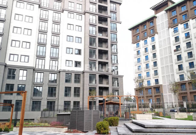 City-view Apartments with Pools and Sports Fields in Başakşehir 1