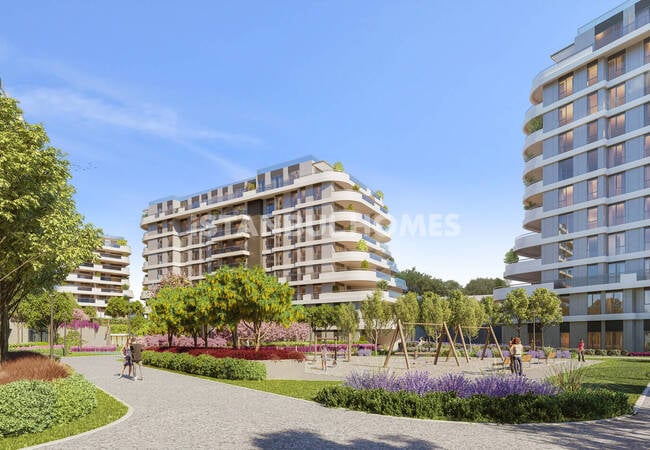 Apartments in a Complex with Pool Close to Metro in Kartal Istanbul 9